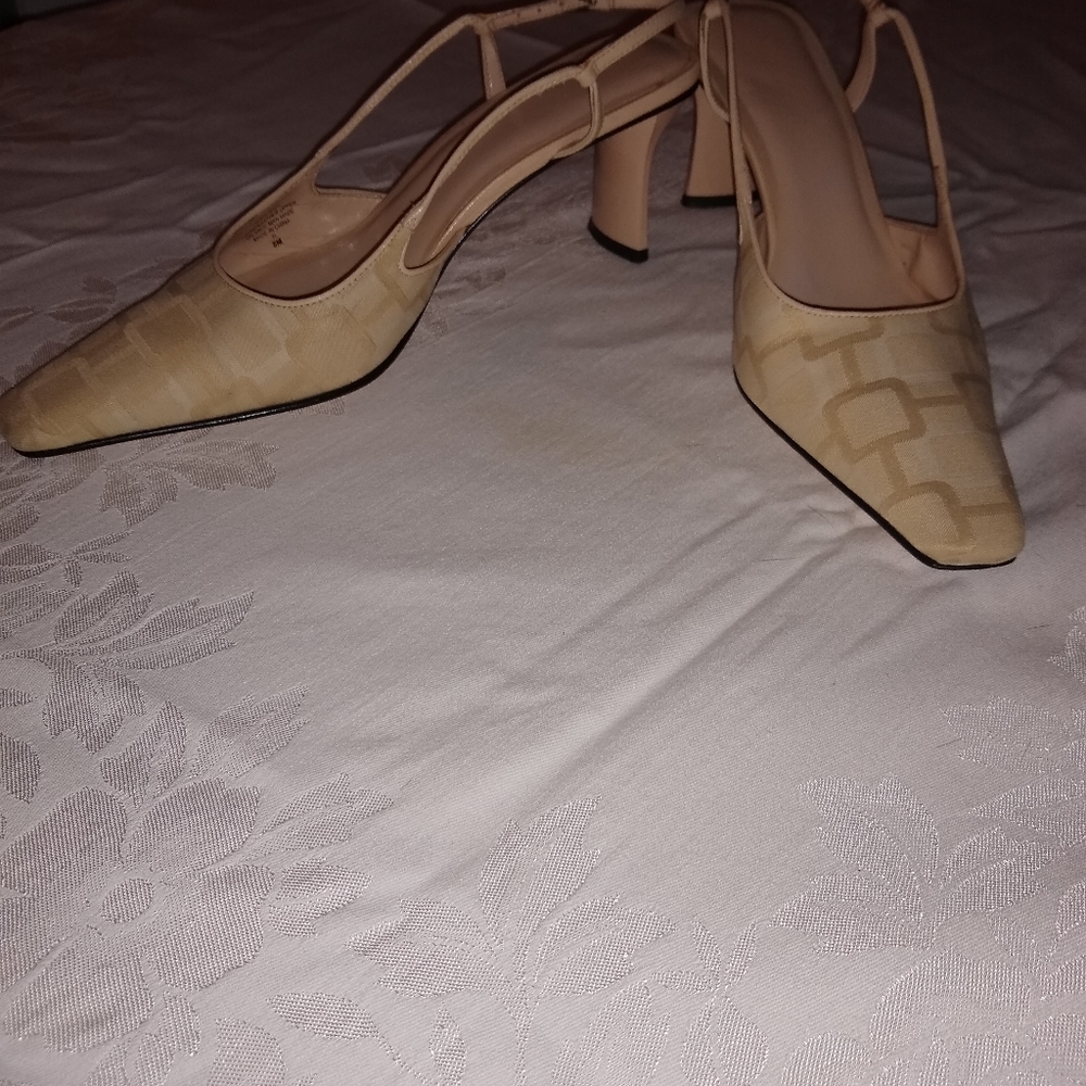 Shoes - Picture 8 of 10
